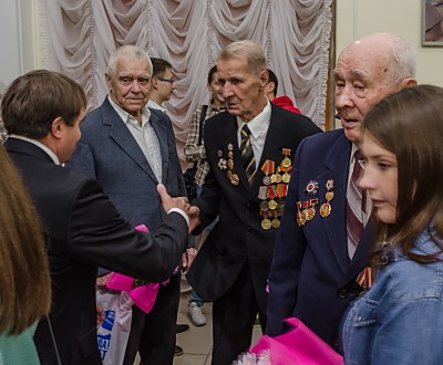 Ветераны ВОв на открытии выставки Лики Победы