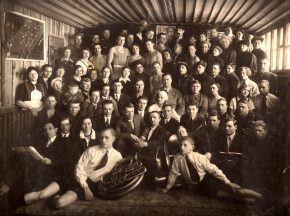 Артисты березниковского госцирка с оркестром. 1936г.
