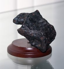 Метеорит, дар С. П. Дьякова музею