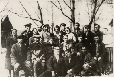 Группа строителей. 1938 г.  5-й П.В. Жидяевский